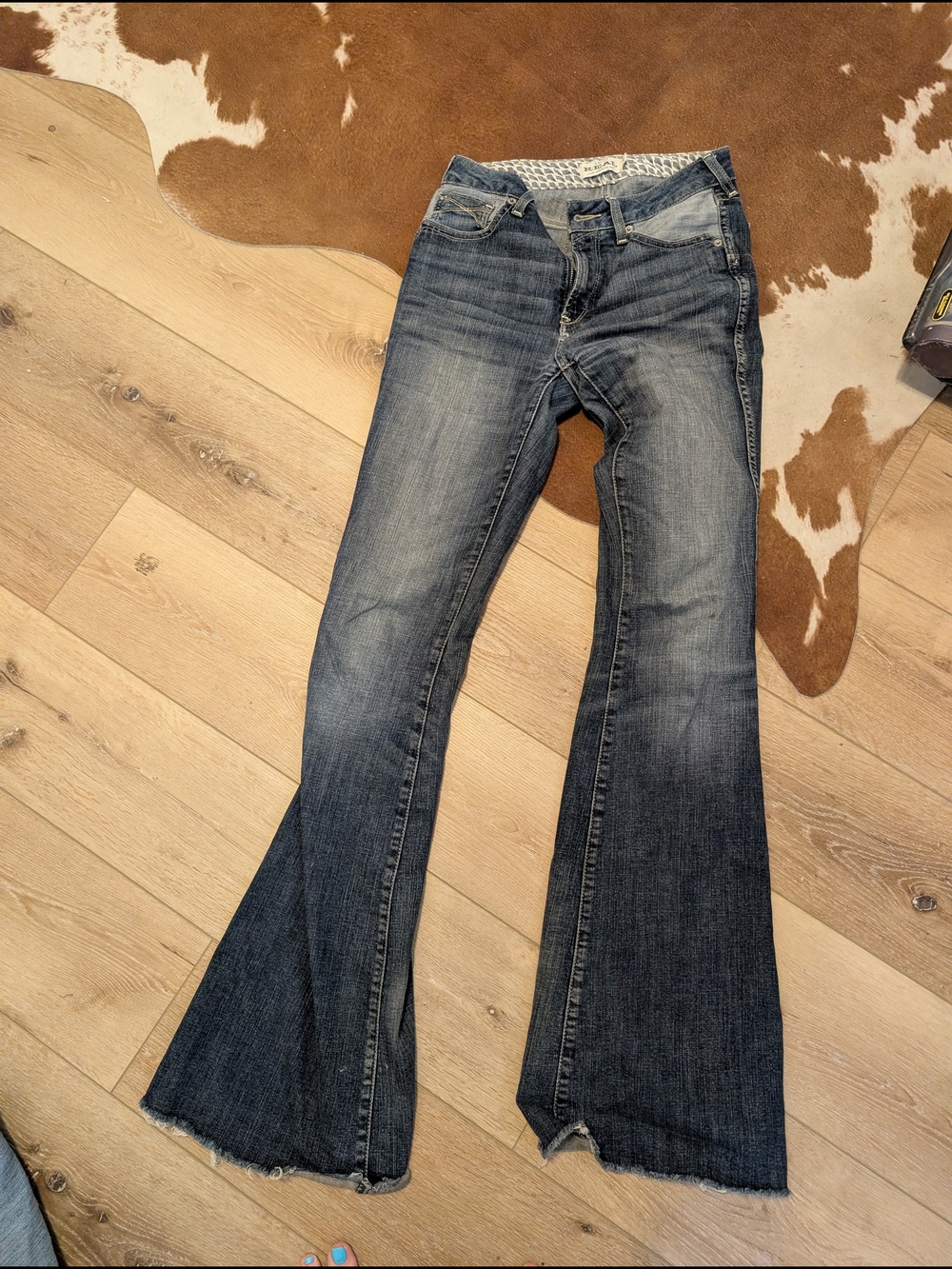 Women’s Flared Jeans in Faded Blue — Classic Everyday Style